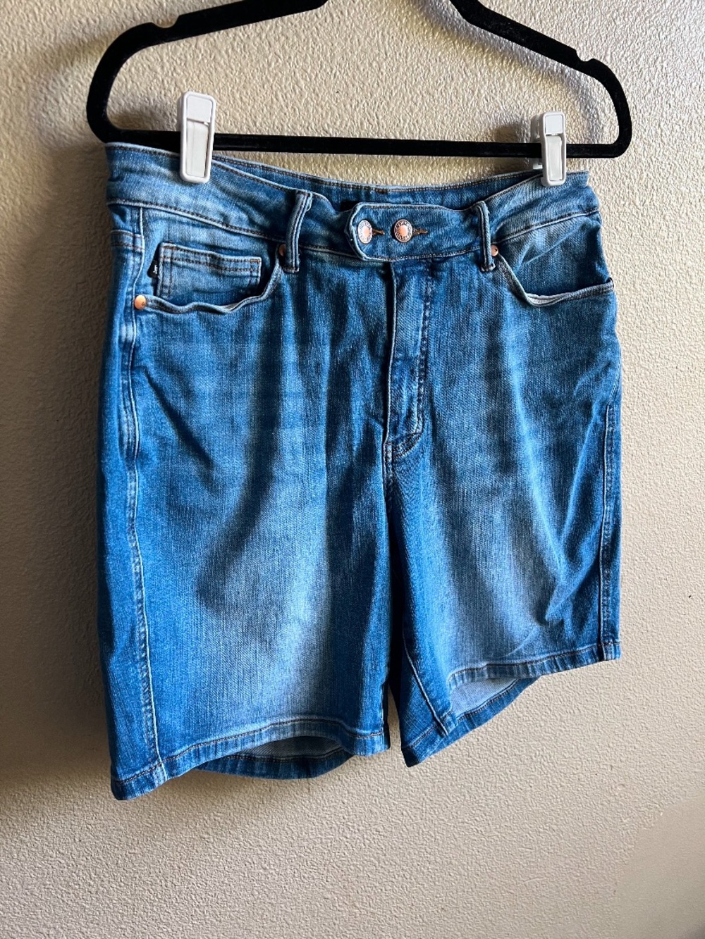 Judy Blue Classic Light Blue Denim Shorts size 1 XL casual daily